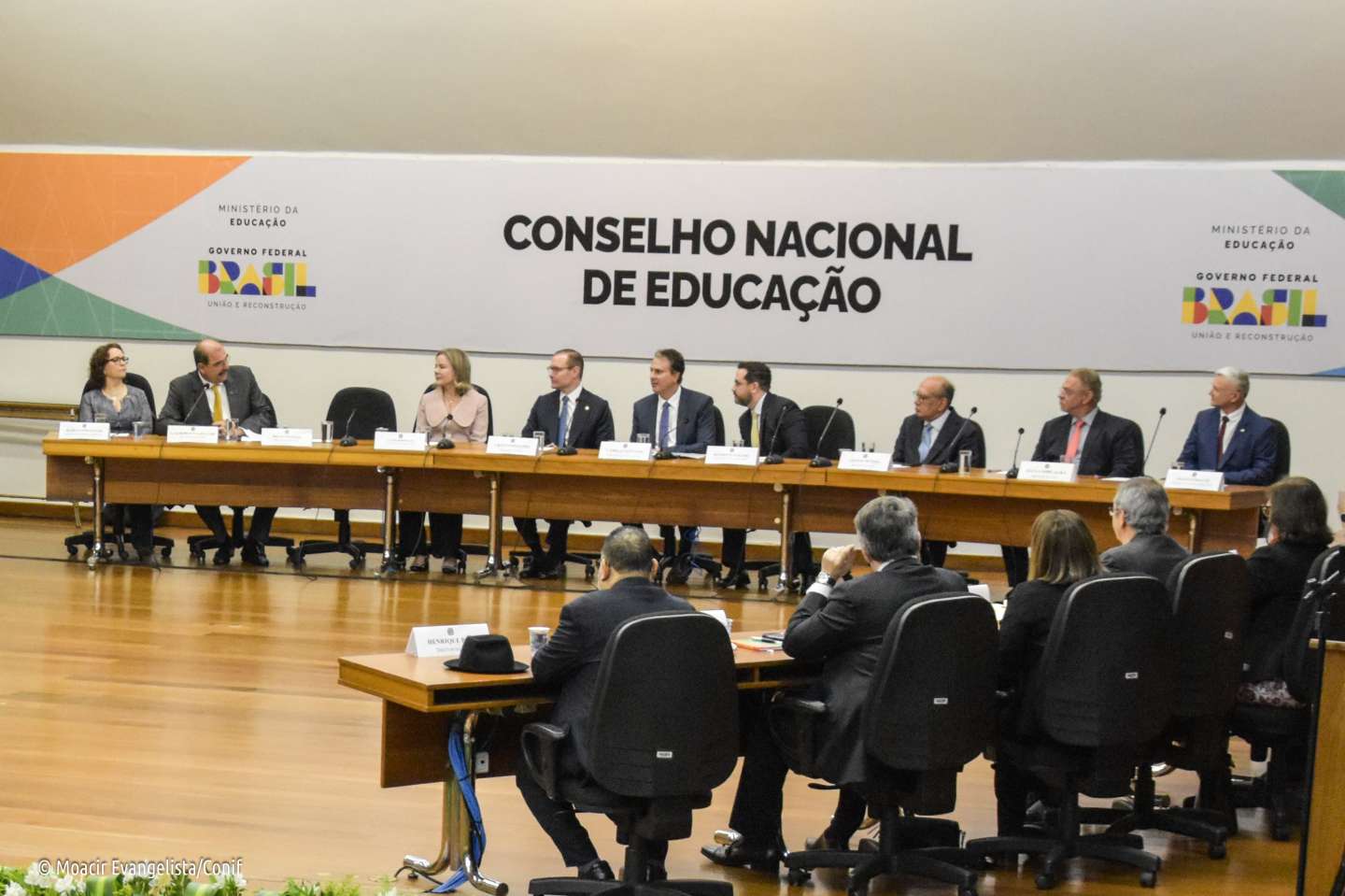 Camilo Santana empossa novos membros do Conselho Nacional de Educação