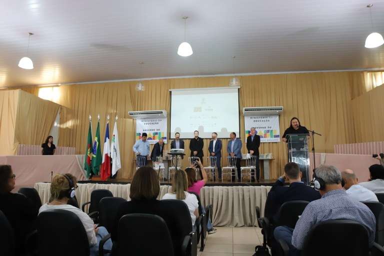 Fórum Franco-Brasileiro é aberto em Bambuí com destaque para o protagonismo estudantil e cooperação internacional