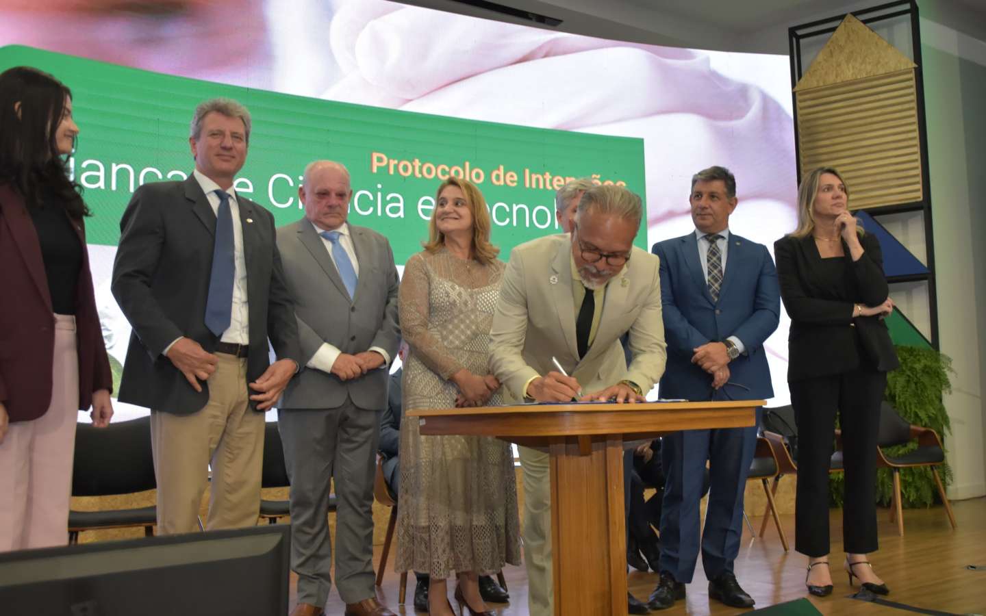 Conif assina acordo e confirma aliança de Ciência, Tecnologia e Inovação com a Embrapa