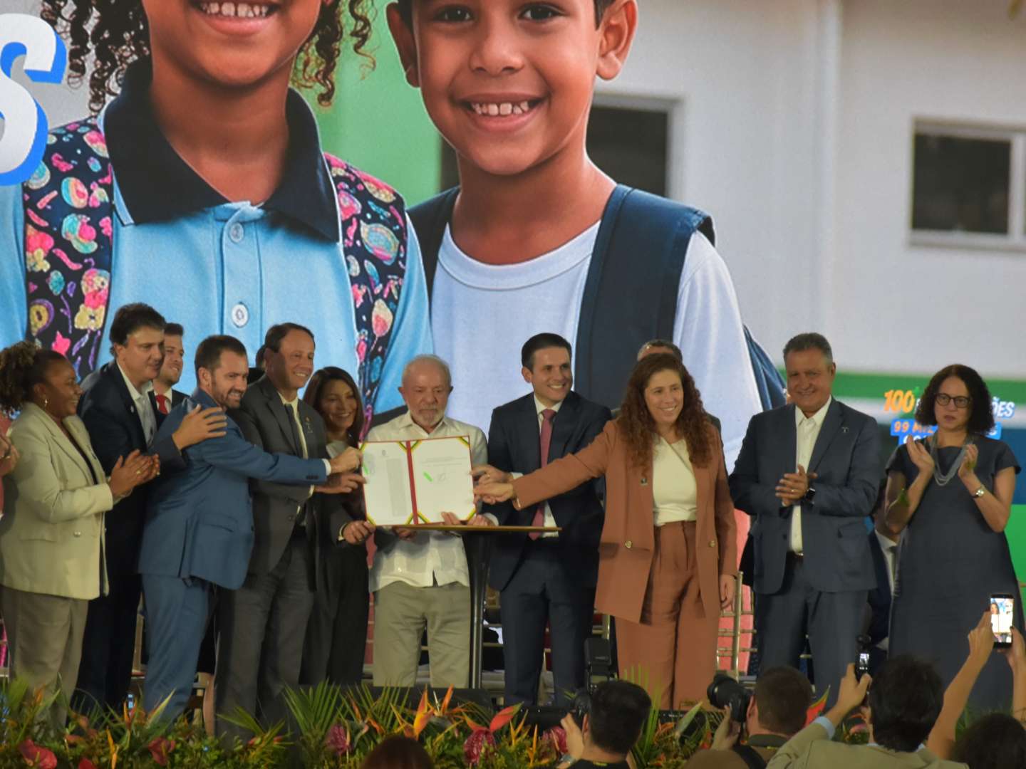 Dirigentes da Rede Federal acompanham cerimônia de entrega de 43 obras em IFs
