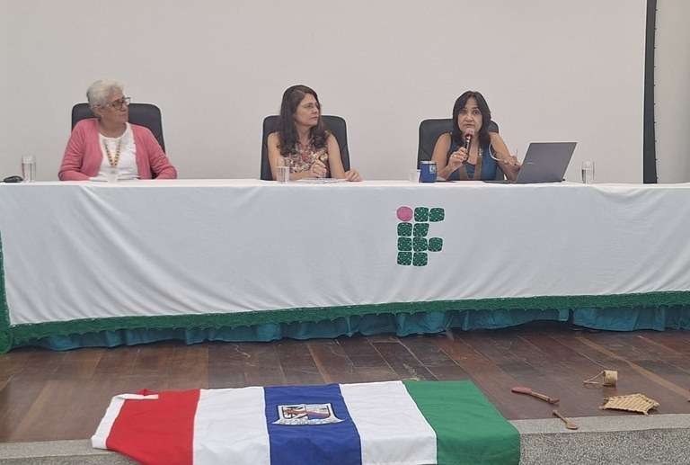 Mesa sobre formação ominilateral e pedagogia da alternância encerram o Forcampo