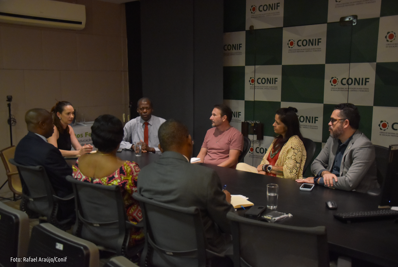 Encontro com embaixadora abre caminho para parceria entre Conif e República Democrática do Congo